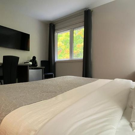 Amber Hotel Grand Bend Bagian luar foto